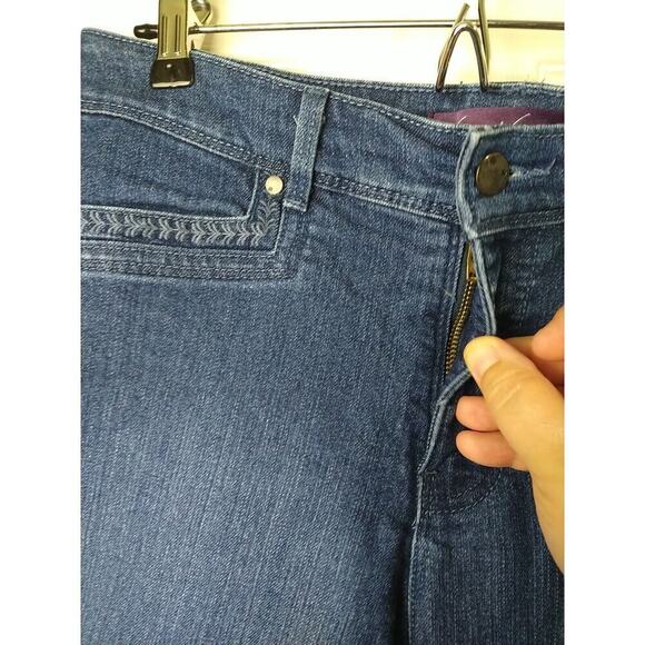 Gloria Vanderbilt Blue Denim Cuff Tab Pocket Capri Jeans. Size 8 - Picture 3 of 9